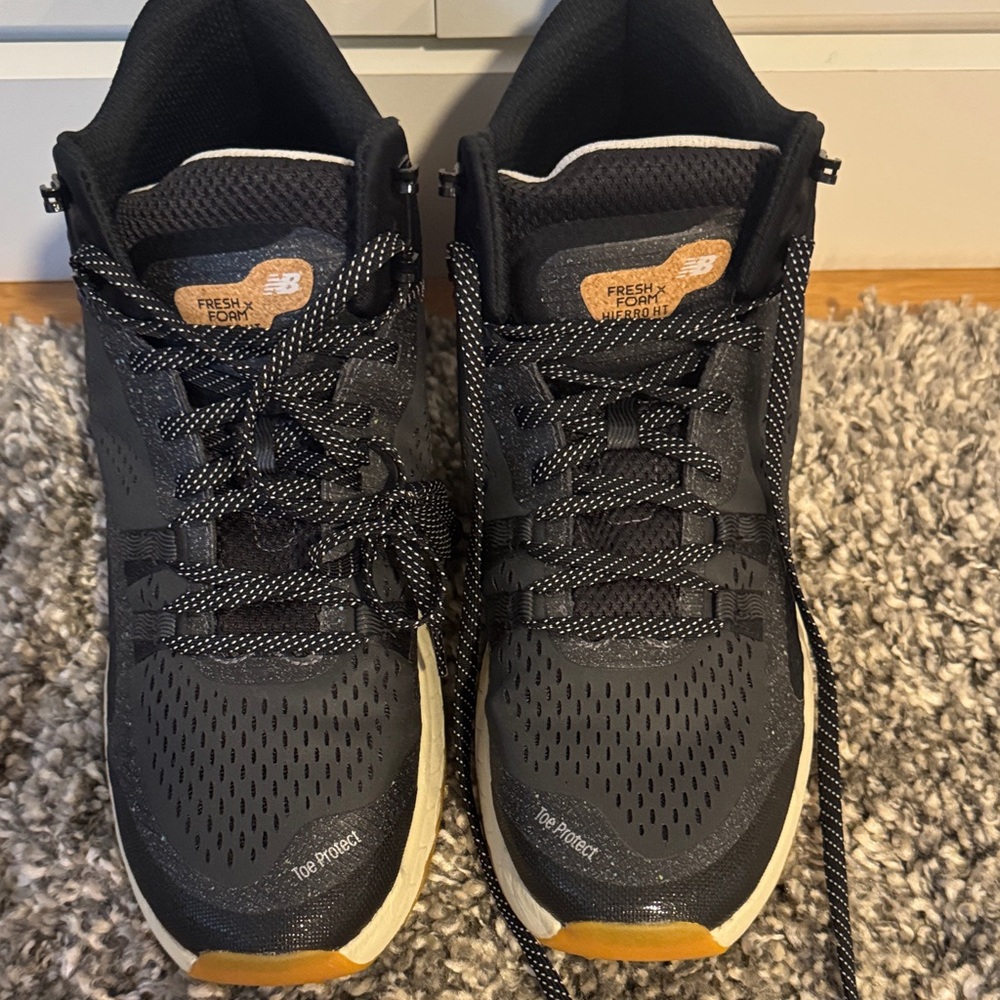 New Balance Men's Black Trail Running  Shoes